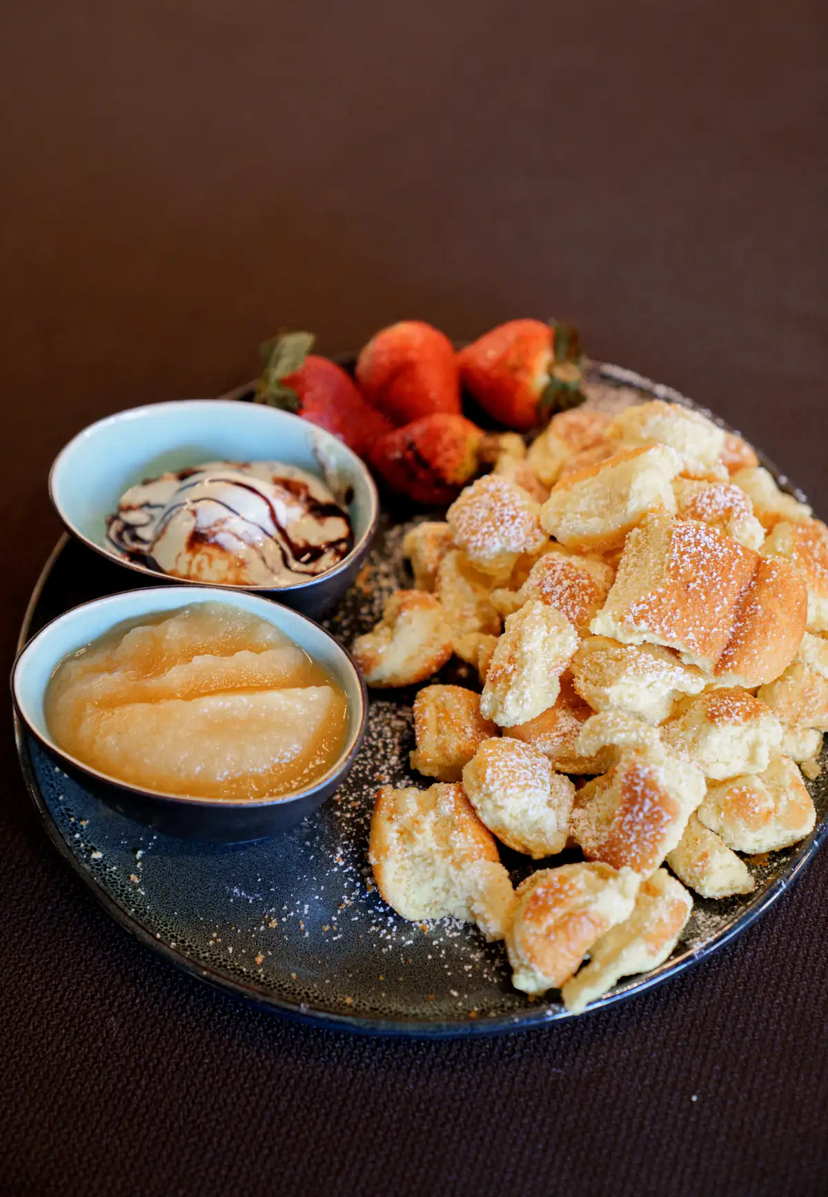 Kaiserschmarrn mit Beeren und Topping